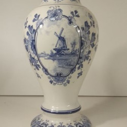 Красива стара ръчно рисувана порцеланова ваза Blue Delft. Холандска 2